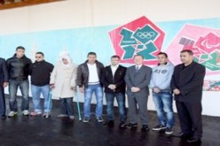 سفير بريطانيا يرفع راية الألعاب الأولمبية ويعِد ذوي الإحتياجات الخاصة بدورة استثنائية