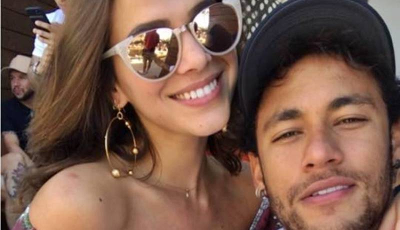 صديقة نيمار السابقة تفتح النار عليه بعد انفصالهما !!