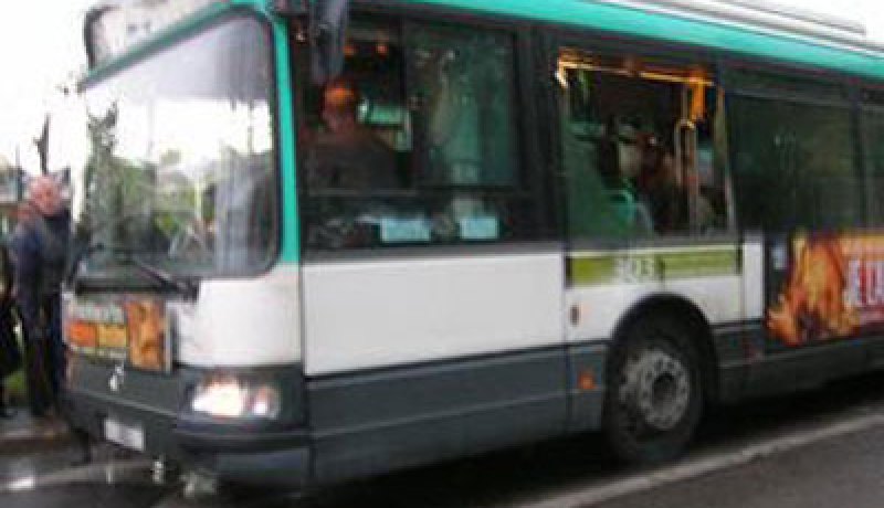 سائق حافلة يقتل ستة موظفين ويجرح 16 بمصر