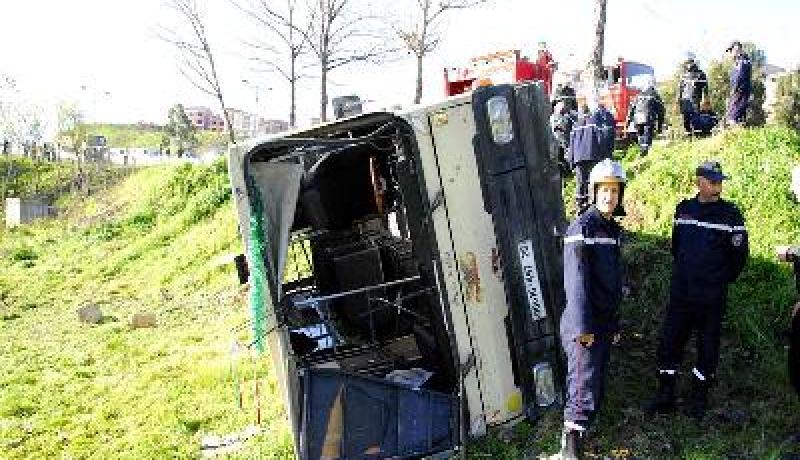 جرح 18 شخصا في إنحراف حافلة قسنطينة