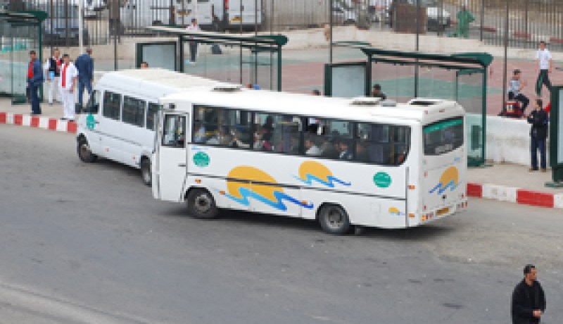 المواطنون يطالبون بتدخل مديرية النقل لولاية الوادي…السكان مستاؤون من تفاقم أزمة النقل نحو بلديات الجهة الجنوبية