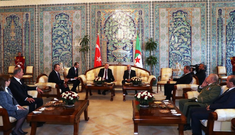 الرئيس تبون يعزي أردوغان في ضحايا زلزال تركيا