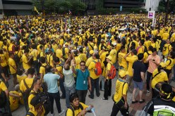 أصحاب القمصان الصفراء يتظاهرون للاطاحة برئيس الوزراء في ماليزيا