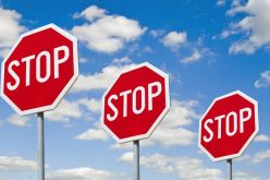 stop تطيح بقاضٍ متقاعد يسوق سيارته برخصة سياقة «بيريمي»