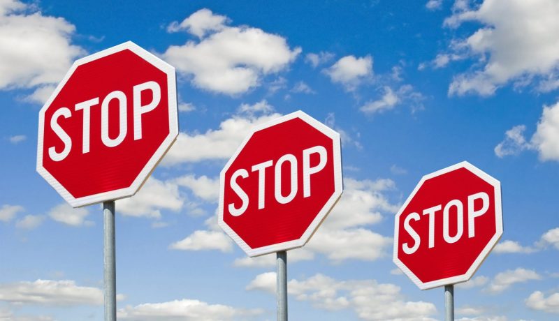 stop تطيح بقاضٍ متقاعد يسوق سيارته برخصة سياقة «بيريمي»