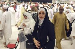 بالصور أحلام الإماراتية تؤدي مناسك العمرة