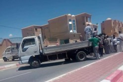 مقصون من قفة رمضان يغلقون الطريق أمام المجمع الإداري لبلدية الوادي