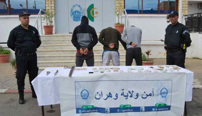 توقيف عصابة مسلحة تورطت في السطو على محل تجاري بوهران