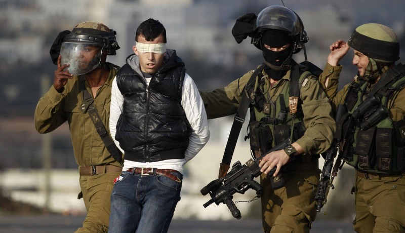 اعتقال 13 فلسطينيا خلال عمليات مداهمة بالضفة الغربية