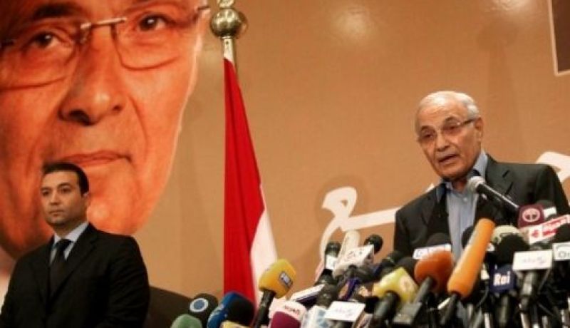 شفيق : أثق أننى الفائز الشرعى