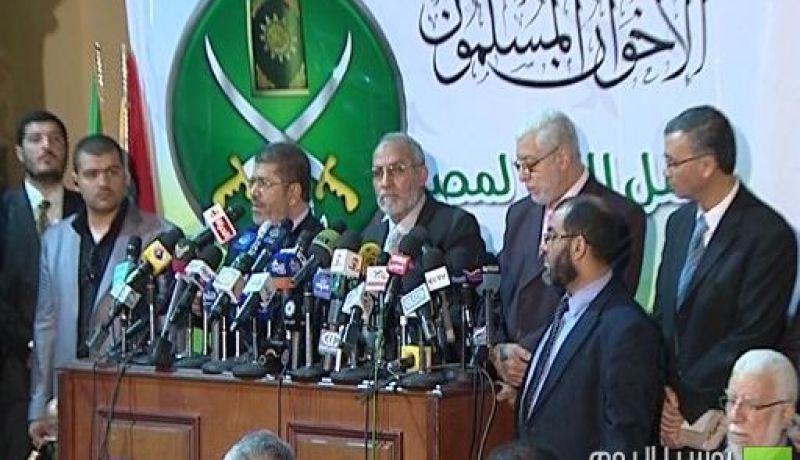 الإخوان والسلفيون يرفضون تأجيل القضاء الفصل في دعاوى حل البرلمان