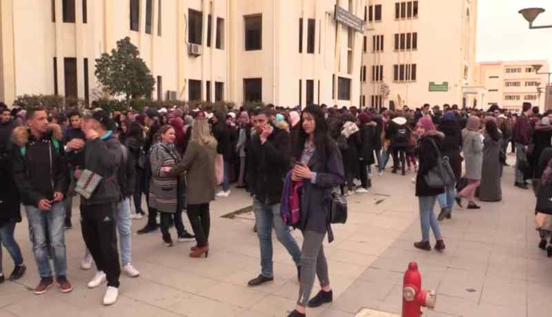 أساتذة وطلبة جامعة وهران 2 في وقفة احتجاجية