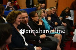 بالصور..زمالي وسفيرة الدنمارك يوزعان كراسي متحركة على المعاقين