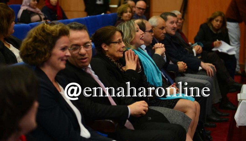 بالصور..زمالي وسفيرة الدنمارك يوزعان كراسي متحركة على المعاقين