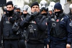 الشرطة التركية تطلق الغاز المسيل للدموع على المحتجين بإسطنبول