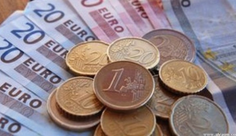 اليورو ينزل لأدنى مستوياته في الأسابيع الست الأخيرة  بعد موافقة اليونان على خطة الإنقاذ