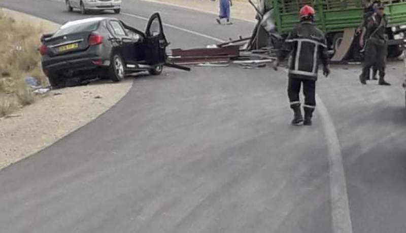 المدية: قتيلان و3 جرحى في إصطدام سيارة بشاحنة في المنشار