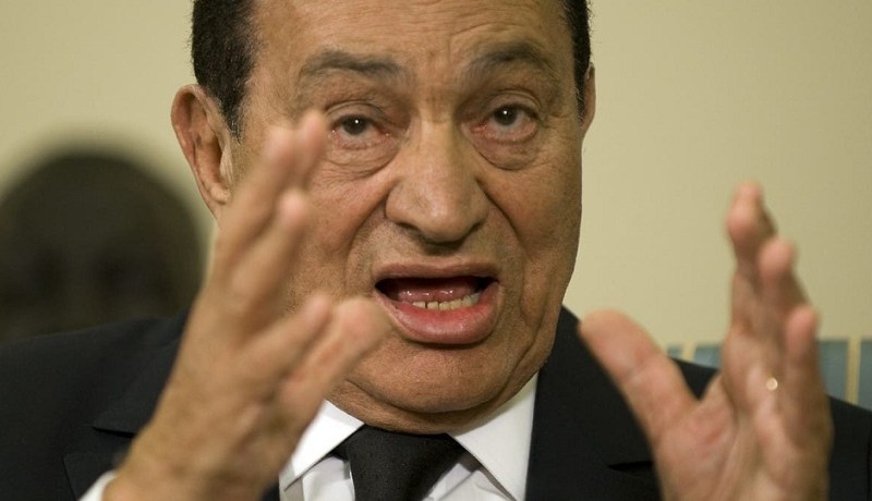 طبيب حسني مبارك يفجر مفاجأة.. أصابه مرض نادر!