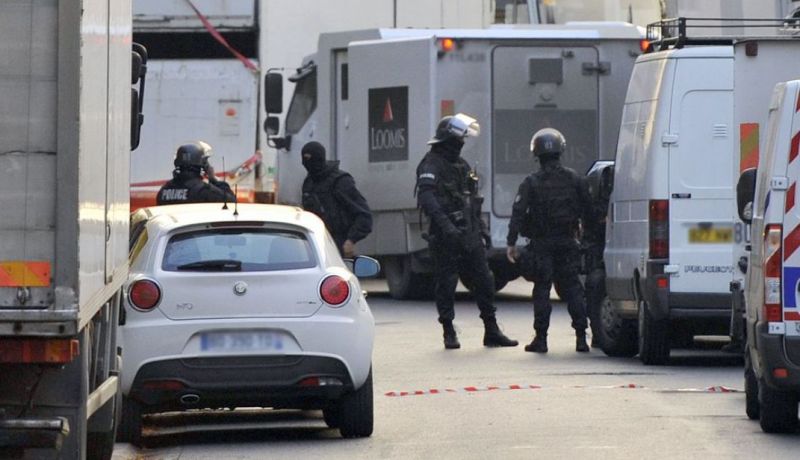 عصابة تهاجم شاحنة مصفحة وتسرق كمية كبيرة من الذهب في فرنسا