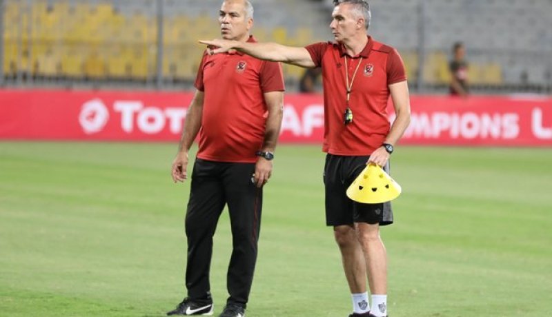 مُدرب الأهلي يجتمع بلاعبيه ويُحذرهم من الوفاق