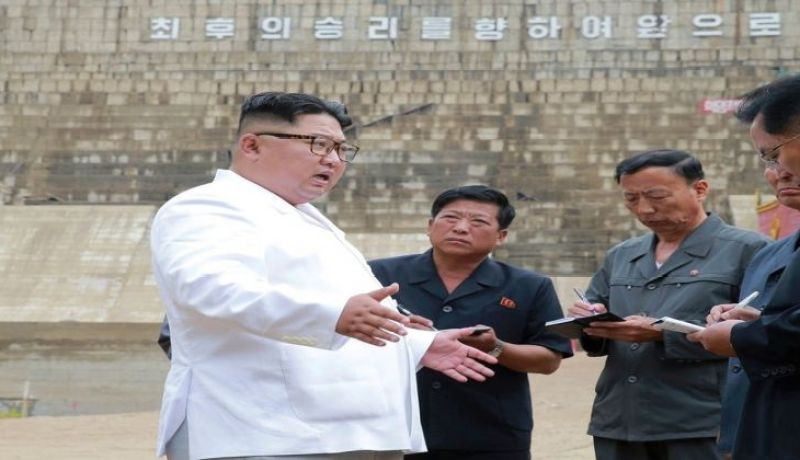 كيم يوبخ مسؤولين في كوريا الشمالية: “كسالى مثل الحيوانات” !!