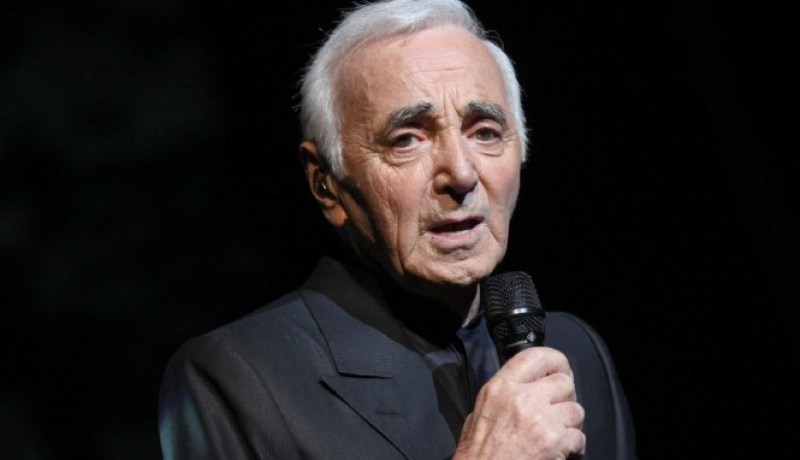 وفاة المغني العالمي شارل أزنافور