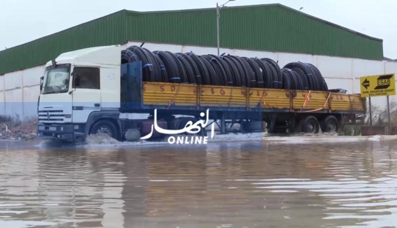 وهران: بالصور .. الأمطار تُغرق المنطقة الصناعية وتعزل قاطني حي 500 مسكن بسيدي معروف