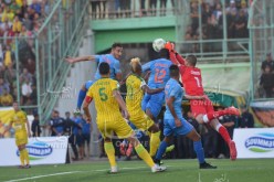 بالصور.. التعادل السلبي يحسم الشوط الأول بين “لوام” و”الكناري”