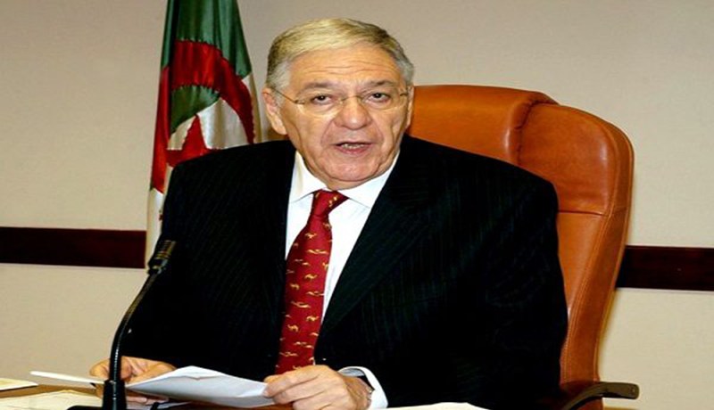 ولد عباس يفتح أبواب الأفلان لرجال الأعمال بشروط