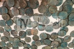 تفكيك شبكة دولية للتنقيب وتهريب الأثار وحجز 599 قطعة نقدية أثرية بتبسة
