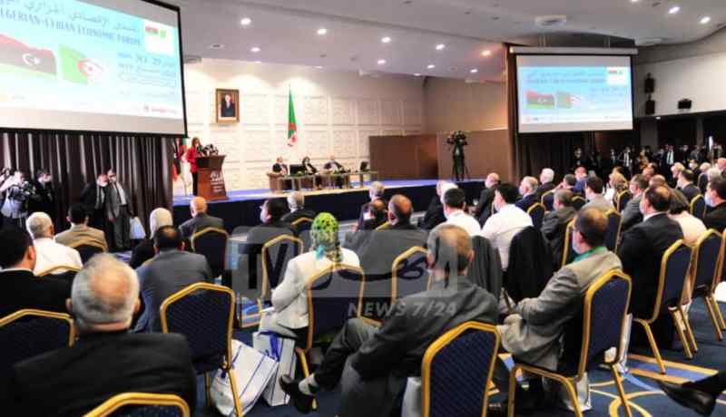 الوفد الليبي يدعو المقاولين الجزائريين إلى إنجاز مشاريع سكنية وإعادة إعمار المدن في ليبيا