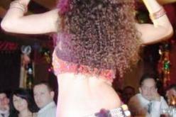 عاهرات يرقصن على صوت الآذان ومسؤولون يشتمون الشعب على الملأ