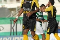 الإدارة توزع 3 ملايين لكل لاعب ويعيش يوجه الدعوة لبن طيب