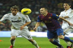 إنييستا : آمل أن يفشل ريال مدريد حتى نتمكن من اللحاق به