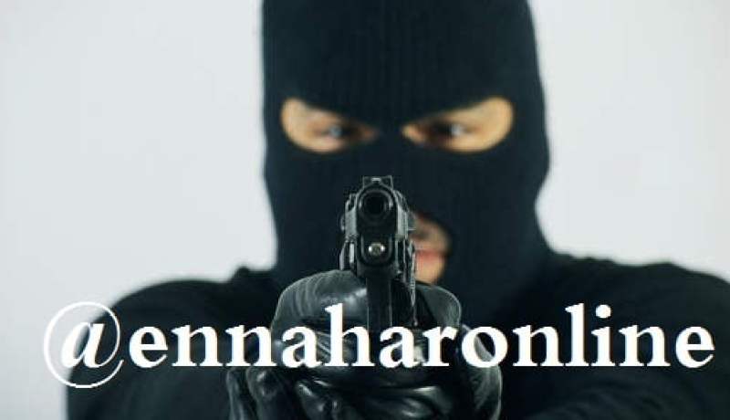 عصابة «الكاڤول» تستعمل مسدس رئيس دائرة لسرقة رجل أعمال صيني ثم تفقأ عينه في الحميز!