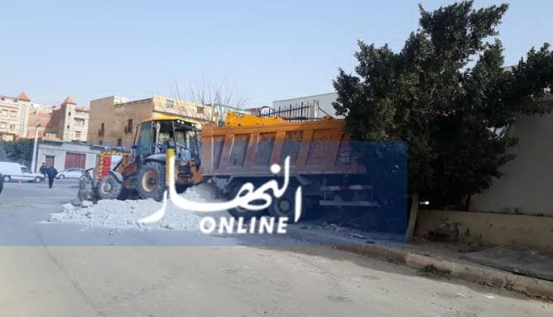 شاحنة تصطدم بجدار ثانوية بمعسكر