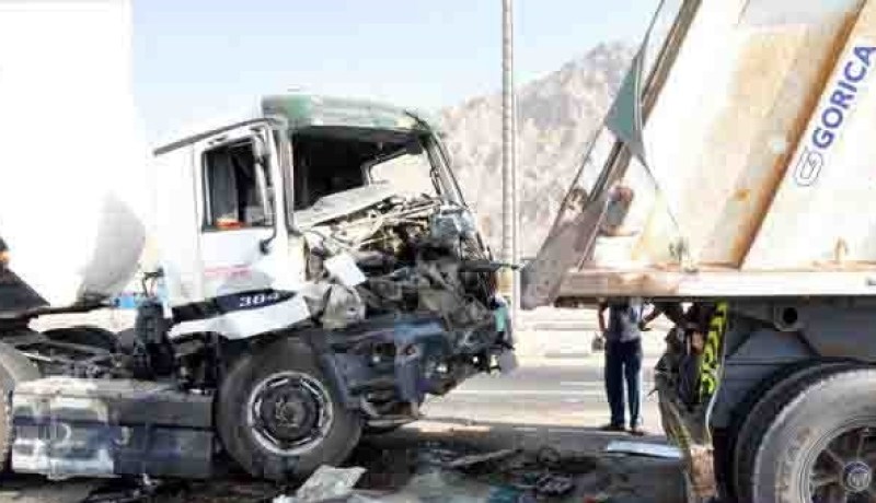 وفاة 3 أشخاص و 4 جرحى في اصطدام شاحنتين بالنشماية في قالمة