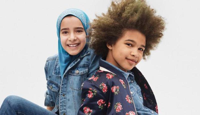 غضب فرنسي من طفلة محجبة ظهرت في إعلان