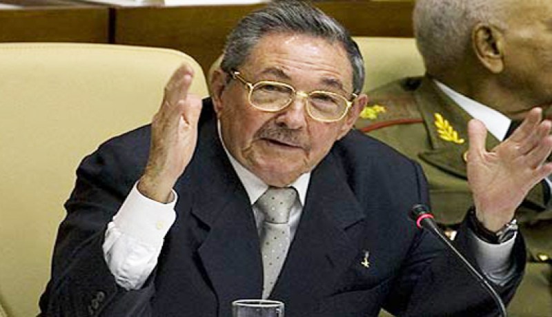 كاسترو “: يتعين علينا العمل على وجود مزيد من الديمقراطية فى مجتمعنا  بدءا بحزبنا. “