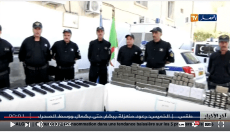 بالفيديو ..حجز أزيد من قنطار من المخدرات و51 بندقية في تبسة
