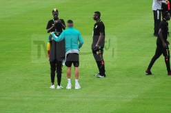 بالصور.. عناصر المُنتخب المالي تلتقط صور تذكارية رفقة محرز