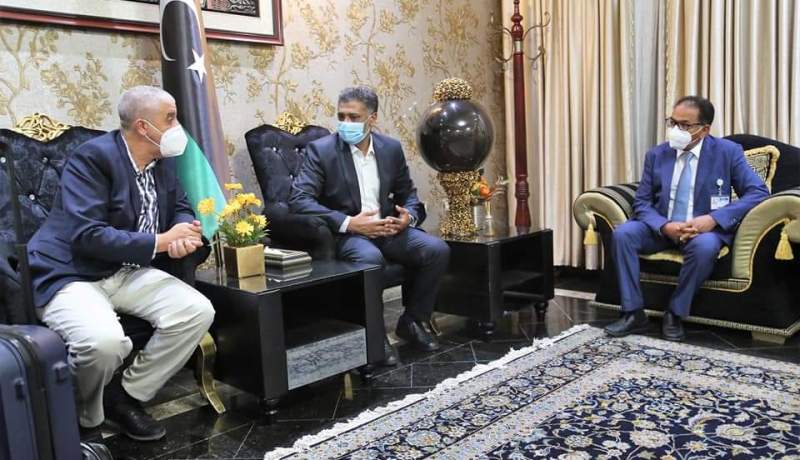 بالصور.. وصول الفريق الجزائري المكلف بإصلاح خلل محطة توليد الكهرباء بطرابلس