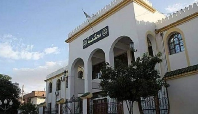 تحقيقات مع والٍ سابق و”مير” بقسنطينة في قضية منح أراضٍ لـ”سيناتور” لإنجاز مركز تجاري!