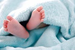 أب يهز ابنه الرضيع حتى الموت والسبب صادم !