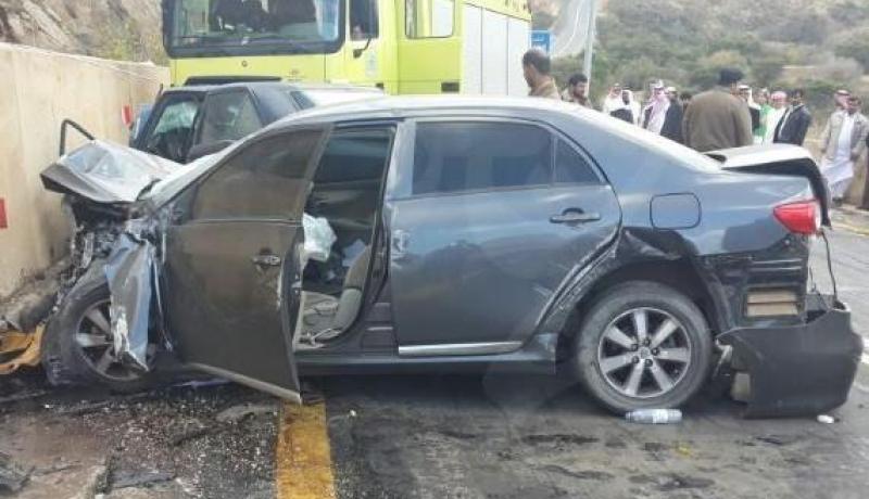 وفاة شخصين وإصابة ثالث في حادث مرور بالطريق السيار