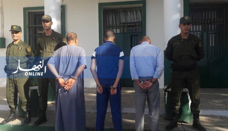 درك باتنة يطيح بـ4 أشخاص متورطين في تقليد أختام الدولة وتزوير وثائق رسمية