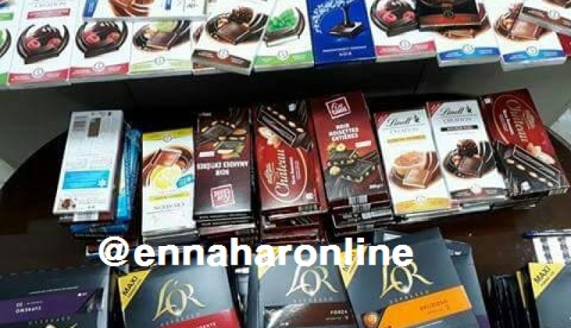 بالصور.. حجز 170 علبة شوكولاطة من مختلف الأنواع بمطار عنابة