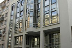 بقراءات لأڤومي وعرض لفيلم “الإخوة إخوة” : المركز الثقافي الجزائري بباريس يكرم المناضل روبار دافيزيس