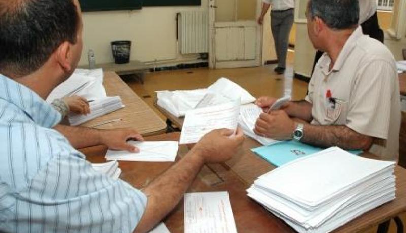 إغماءات هستيريا ضحك بسبب الرسوب وبكاء احتفالا بالنجاح