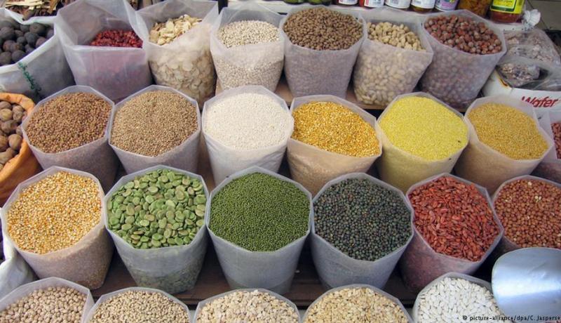 احتجاج عمال ديوان الحبوب والبقول الجافة في معسكر